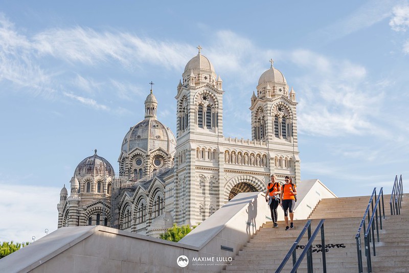 Visite de la cathédrale de Marseille de popeuses en week-end entre copines