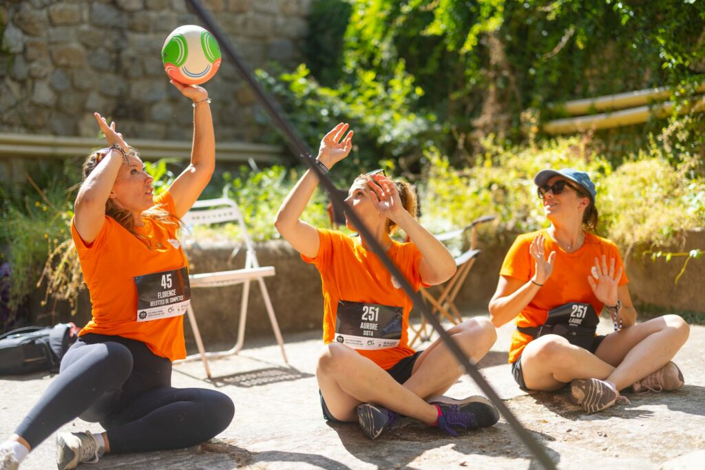 Popeuses à Paris qui jouent au handi-volley