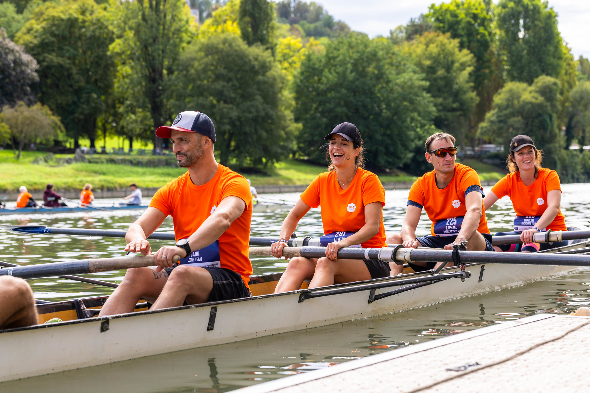 Equipes de popeuses qui font de l'aviron à Paris